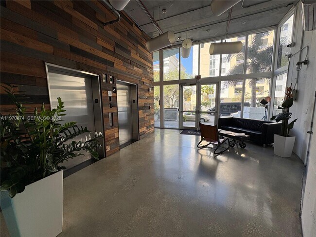 Photo - 444 NE 30th St Unidad 906