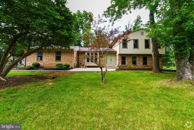 Building Photo - 1423 Albert Dr Rental