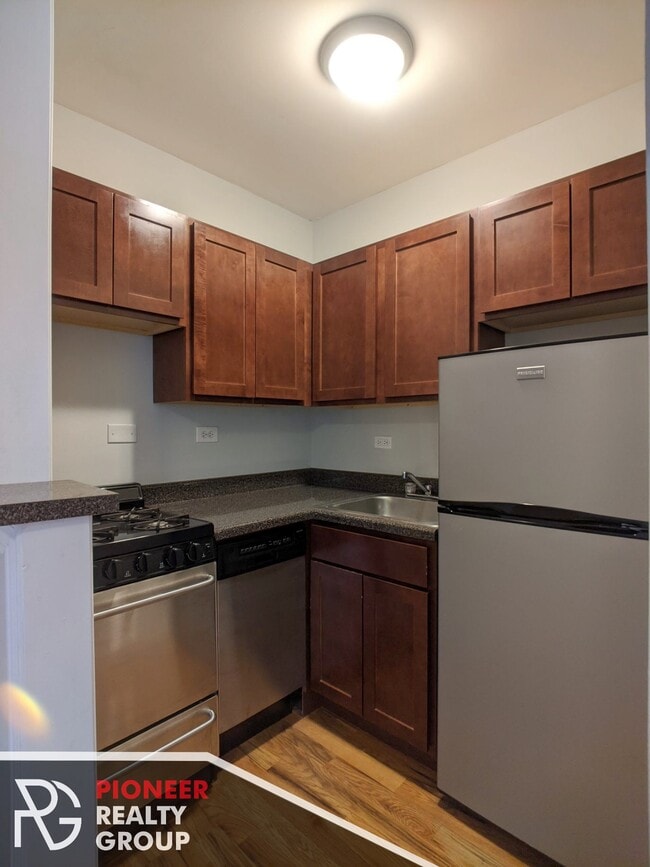 Photo - 833 W Wolfram St Apartments Unit 3