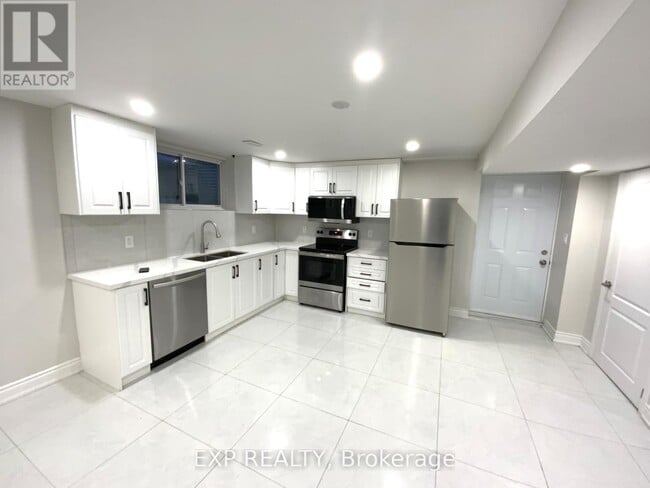 Photo - 923 Guinness Cres