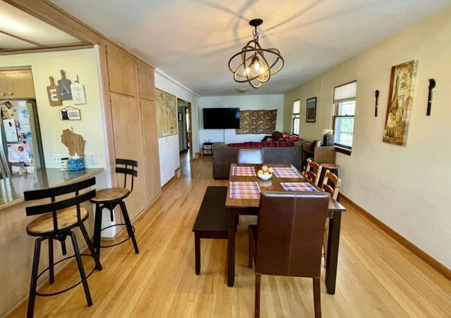 Photo - 1820 Fisher St