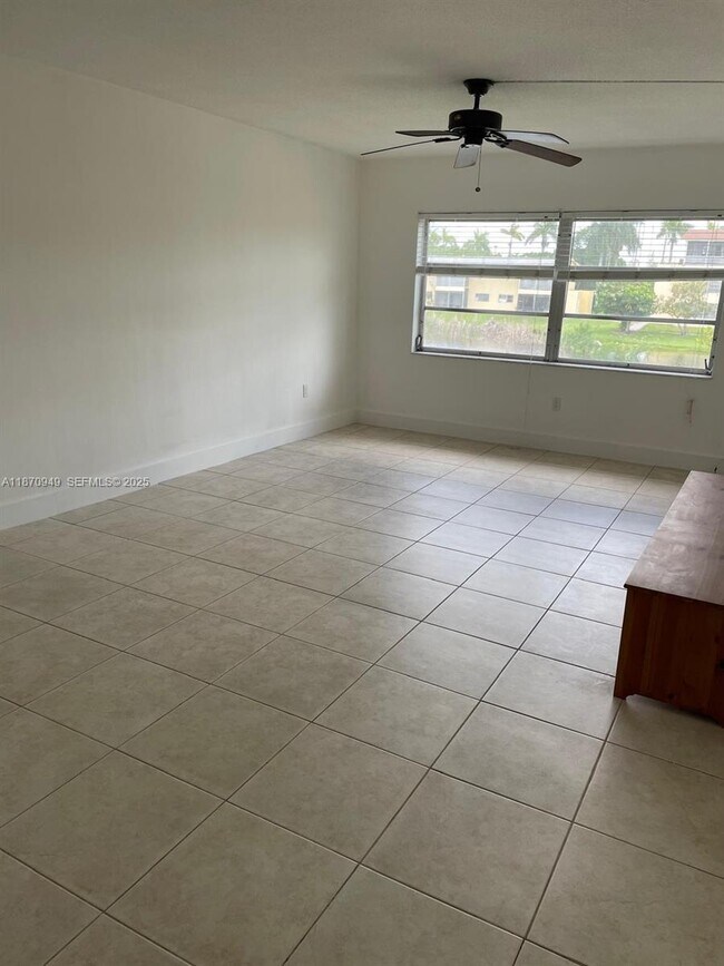 Photo - 2815 NE 201st Terrace Unidad L216