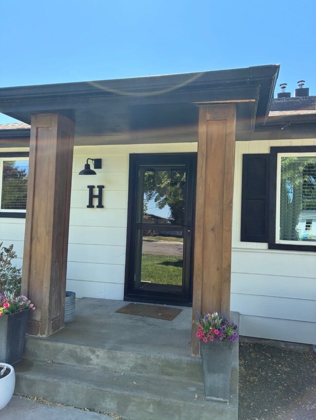 Photo - 3060 Vickie Ln