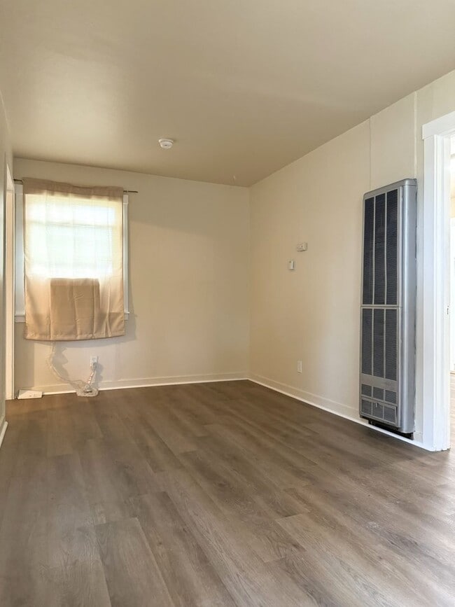 Photo - Sweet 2/1 Available NOW!!!