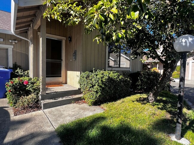 Building Photo - Spacious 2-Bedroom, 2-Bath Single-Story Du...