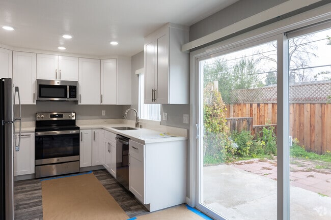 2BR, 1.5BA