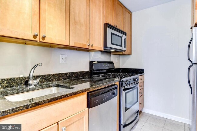 Building Photo - 1730 Arlington Blvd Unit 406