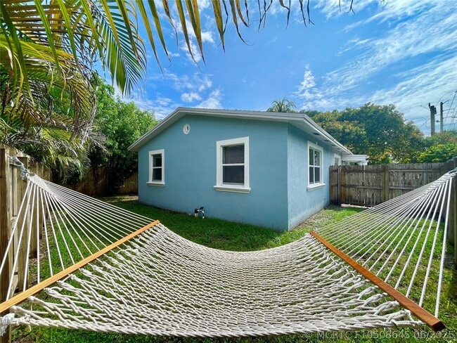 Photo - 100 NE 12th St