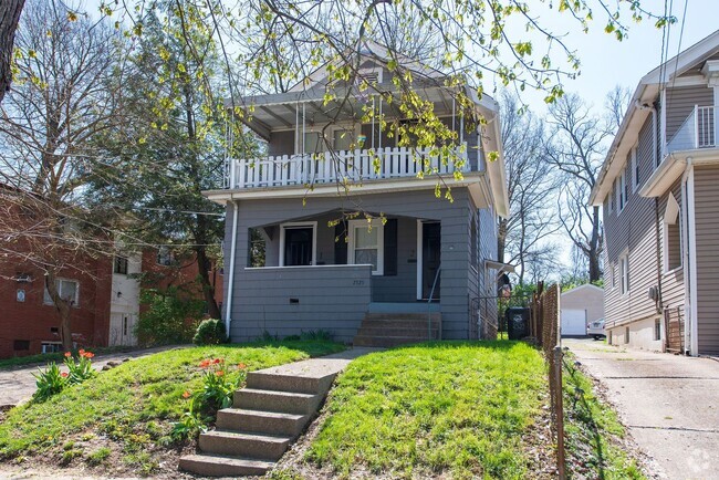 Building Photo - 1 Bedroom duplex in Norwood Rental