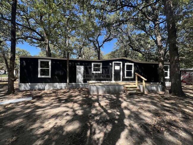 Building Photo - Beautiful Remodeled 3 Bed 1.5 Bath