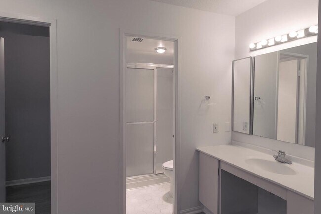 Photo - 205 Yoakum Pkwy Unit 822