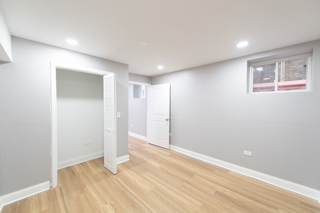 Photo - 1028 W Oakdale Ave Unit G