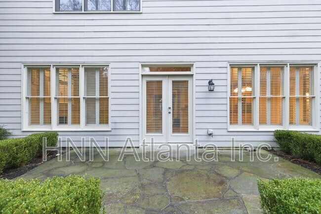 Photo - 3194 Windsor Lake Dr NE