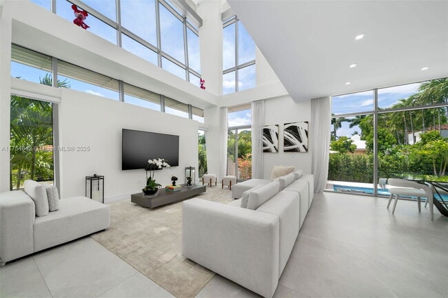 Photo - 1201 W 47th St Casa
