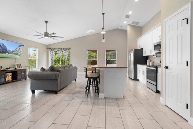 Photo - 2940 Beal St