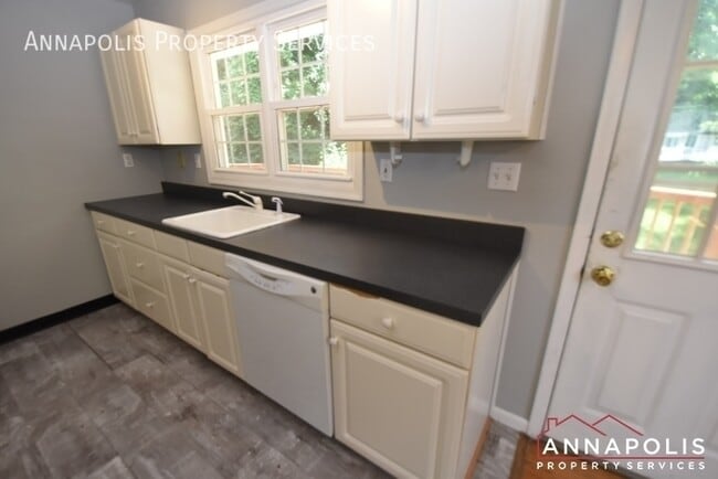 Photo - 747 Warren Dr