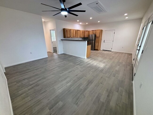 Photo - Beautiful country living!