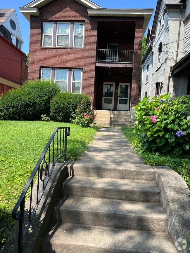 Building Photo - 382 S Winebiddle St Unit 1st Floor Rental