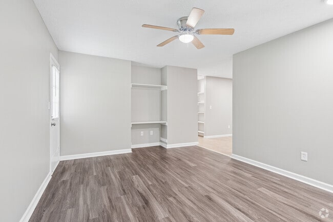 2BR, 2BA - 965SF - Living Room - Tallapoosa Manor