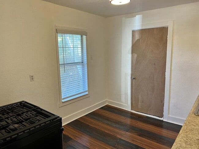 Photo - 146 Eross St
