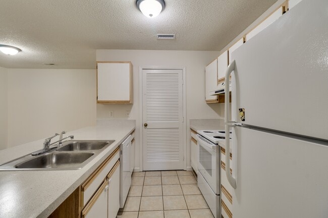 Photo - 4025 Overland Dr