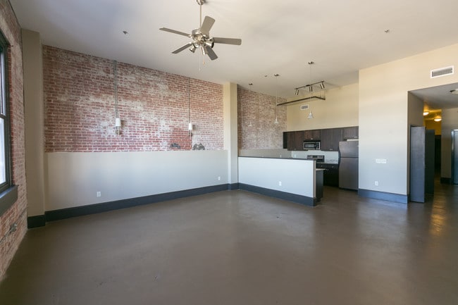 Photo - 22 Monroe Foshee