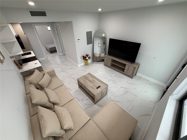 Photo - 944 Jefferson Ave Unidad 15