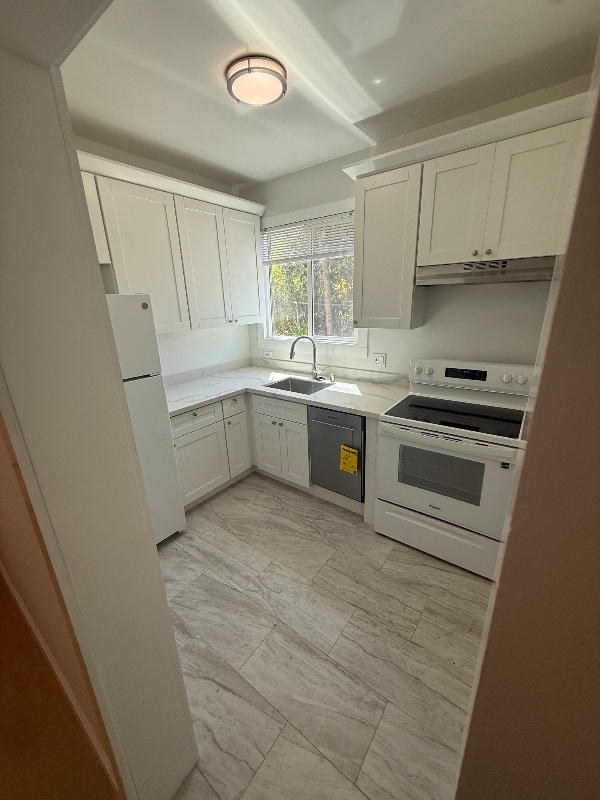 Photo - 1700 Le Roy Ave Unit 13