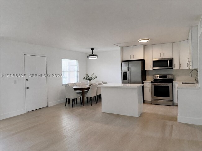 Building Photo - 13475 SW 9th St Unit 302A
