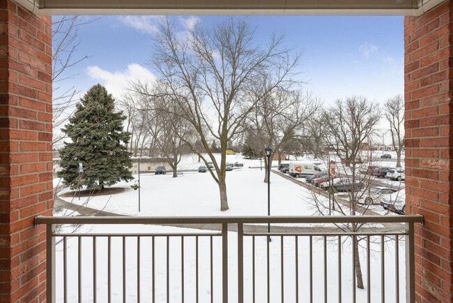 Parkwood Pointe Apartments