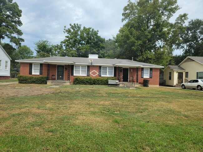 Building Photo - 144-146e Unit 146