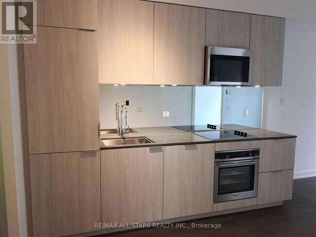 Photo - 609 Avenue Rd Unit 1001