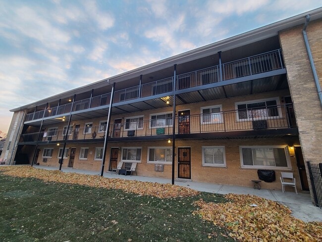 Building Photo - 7206 N Ashland Blvd Unit B