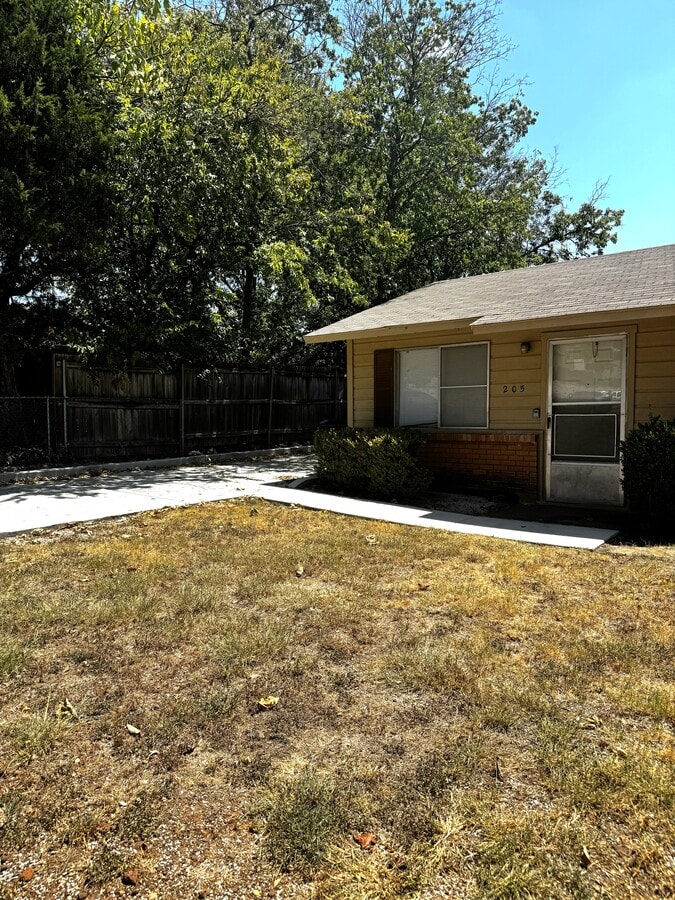 Photo - 205 Taliaferro St