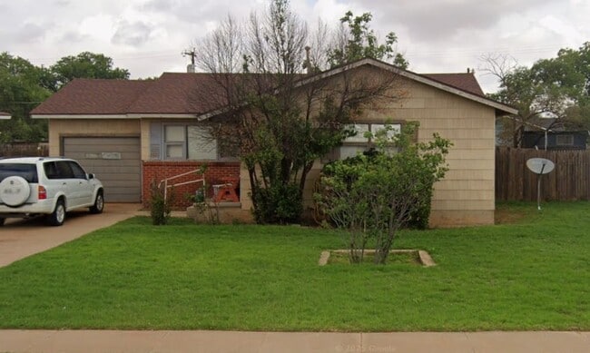 Building Photo - 1417 E Reppto St