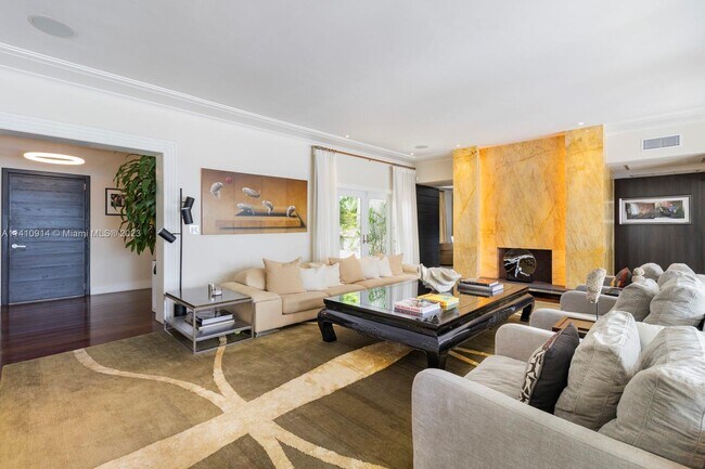 Photo - 820 W Dilido Dr