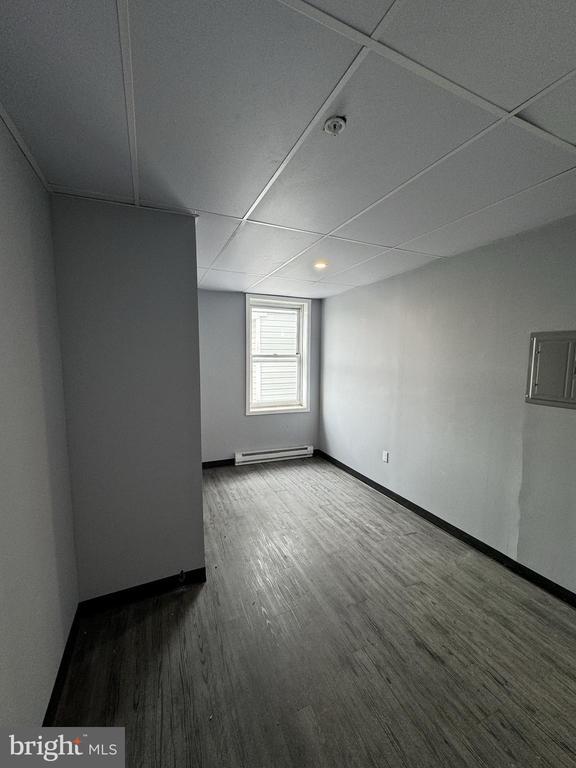 Building Photo - 15 S Church Ln Unit 2B Rental