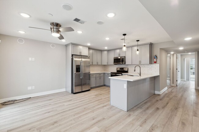 Building Photo - 2408 N Mascher St Unit 2 Rental