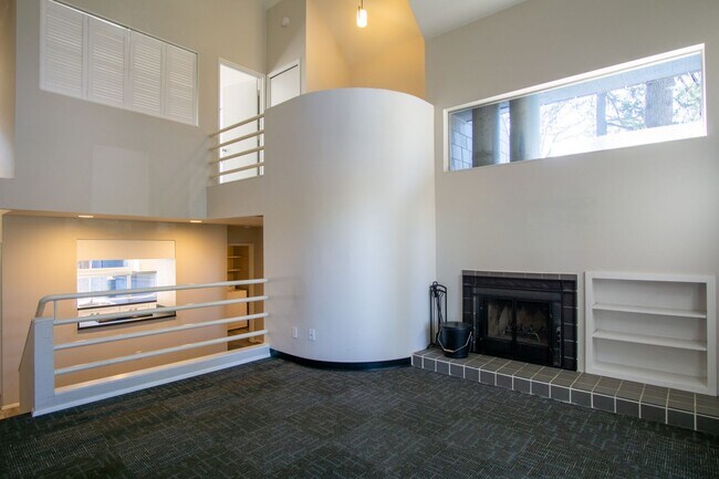 Photo - Fantastic Lake Oswego 2Bdr w/Fireplace, Dishwasher & W/D + Balcony Unit 4685-C