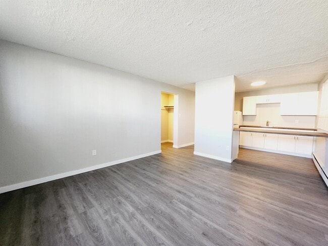 Photo - 10010 154 St Unit 1