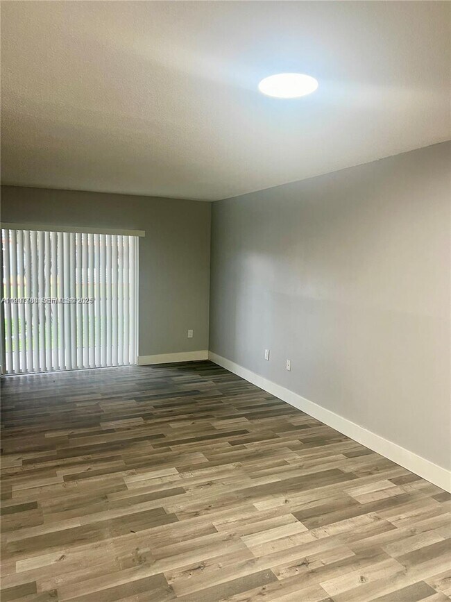 Photo - 4374 NW 9th Ave Unidad 17-1B