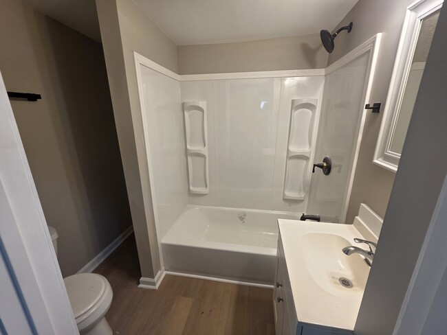 Photo - 1236 Algonquin Pky