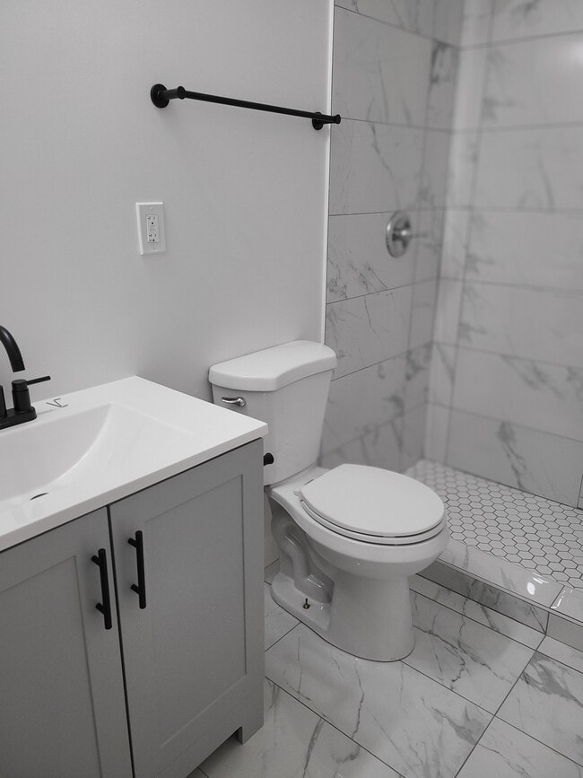 Photo - 2394 Bouldercliff Way SE