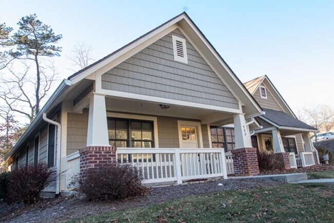 Photo - Townhouse right in Black Mountain availabl...