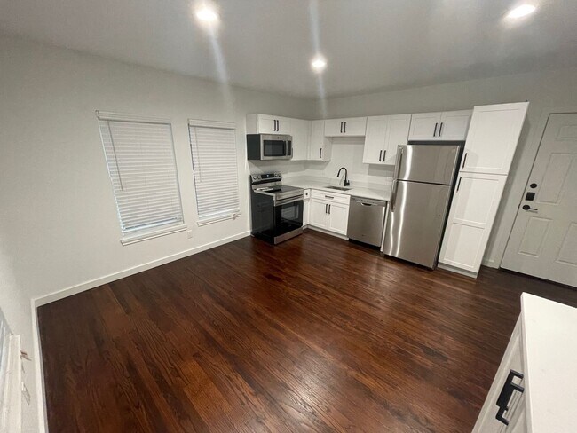 Photo - 5910 Oram St