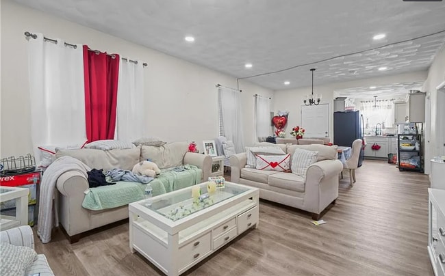 Building Photo - 471 Smithfield Ave Unit 2