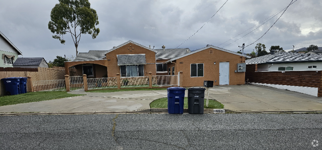 Building Photo - 853 Kempton St Rental