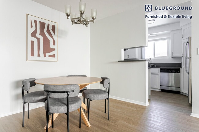 Photo - 1371 S Beverly Glen Blvd Unidad FL3-ID1397