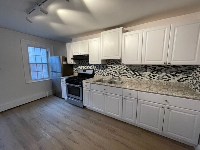 Building Photo - 305 Liberty St Unit 1 2nd floor