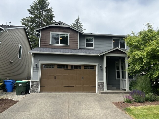 Building Photo - Stunning 4 Bed Yelm Home with Vaulted Ceilings & Modern Amenities!